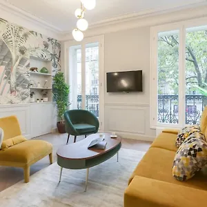 Bright And Gorgeous Flat In The Heart Of Apartment Paris